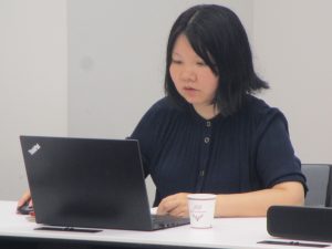 報告する王典典氏